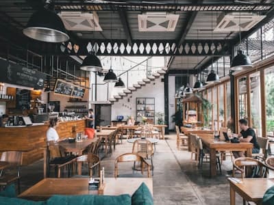 Wnętrze restauracji — przykład lokalnego biznesu